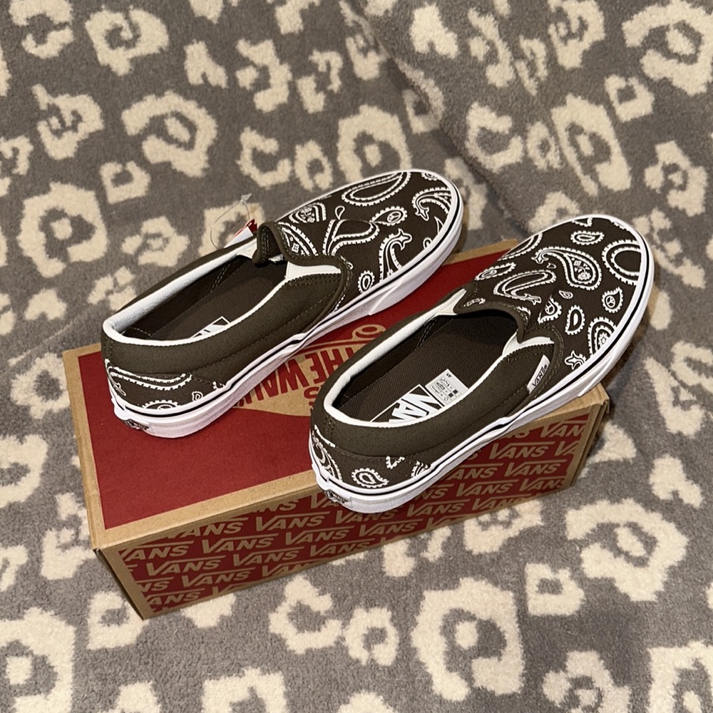 Classic Slip-on Vans New in Peace ✌🏻 Paisley & Grape Lea 😘 - Picture 11 of 17